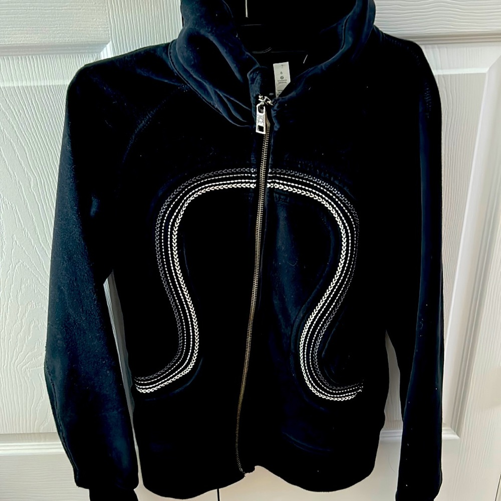 EUC Black Lululemon Sweater 🌹